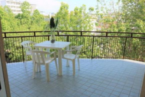 Lovely bright flat few steps away from the beach